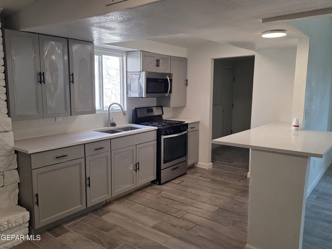 Photo of 331 CARNIVAL Drive