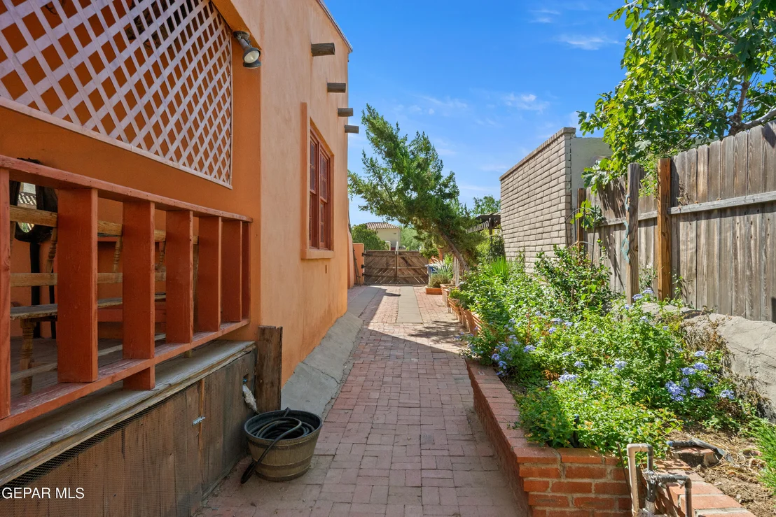 Photo of 515 GREGORY Avenue