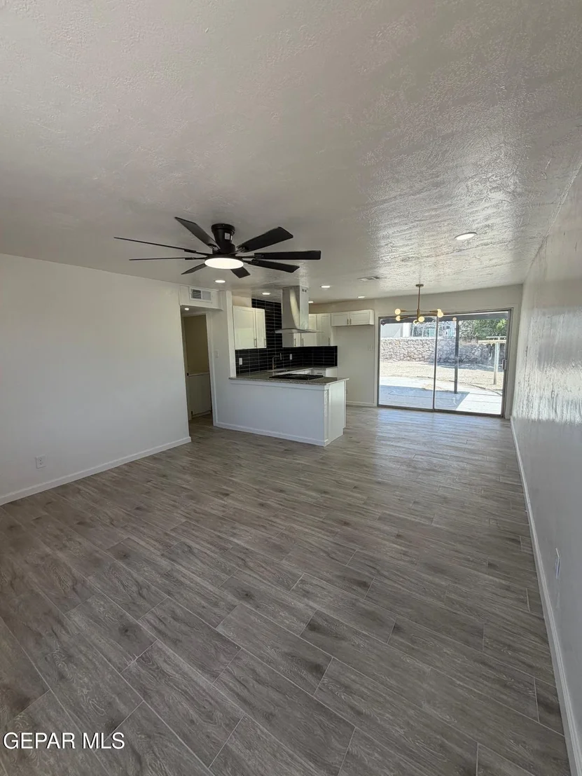 Photo of 6223 ALGONQUIN Road