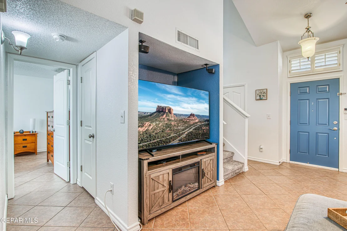 Photo of 6200 KENNETH CAPSHAW Place