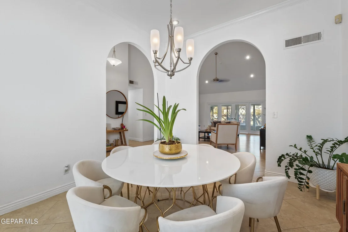 Photo of 721 WILLOW GLEN Drive