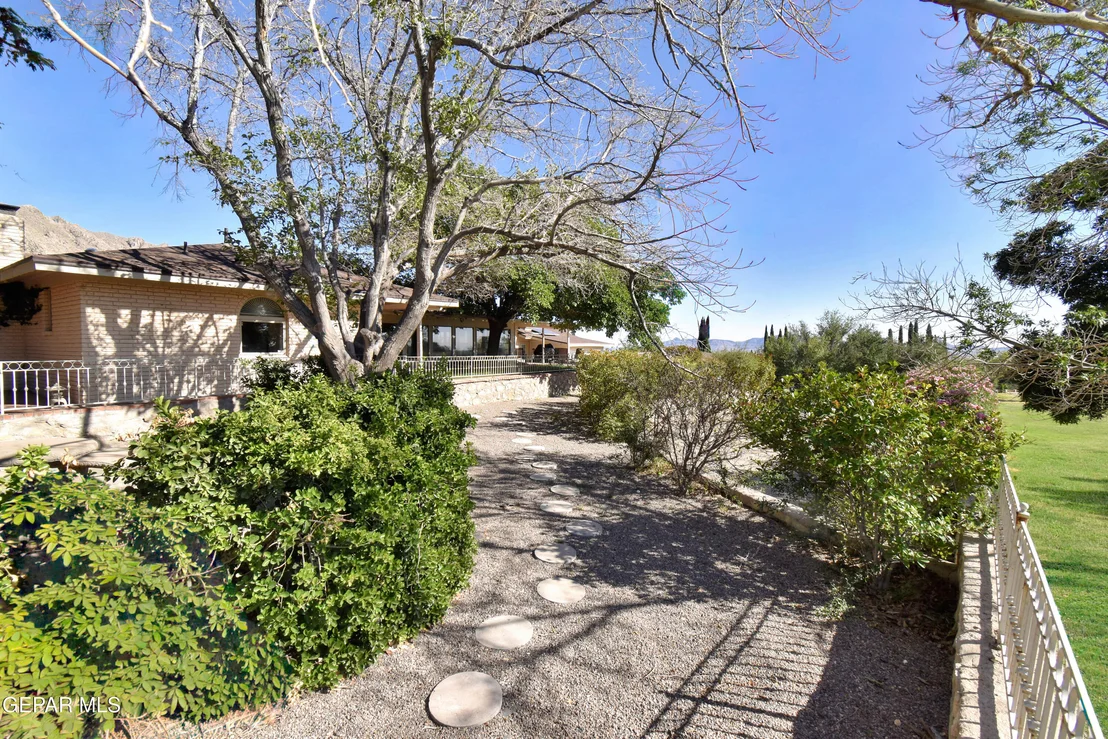 Photo of 849 River Oaks Drive