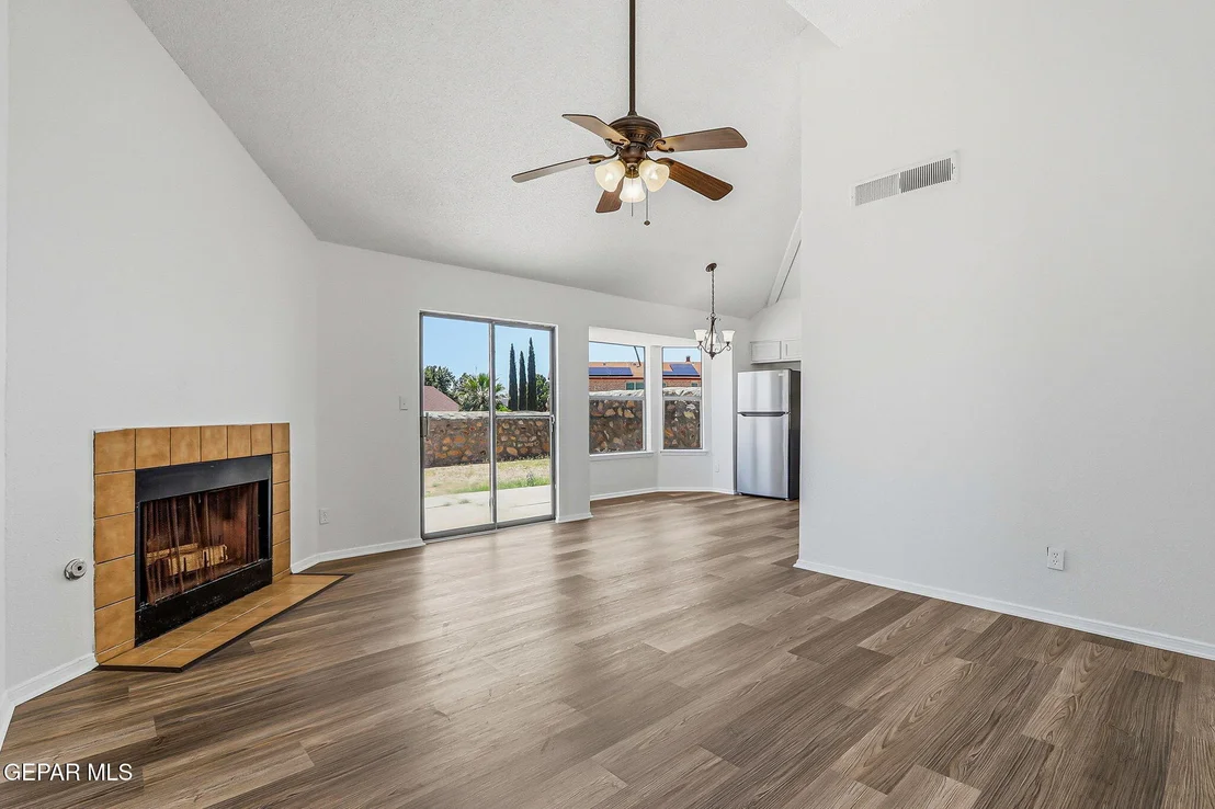 Photo of 628 WOODCREST Lane