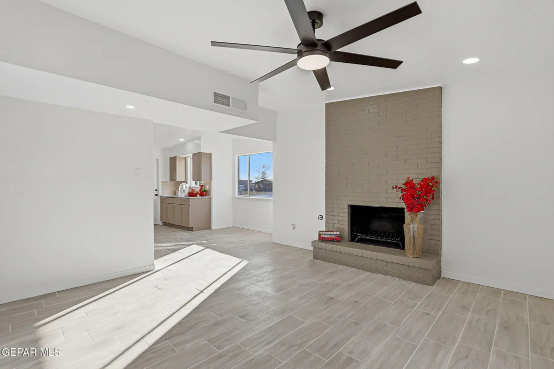 Photo of 113 W POINT Drive