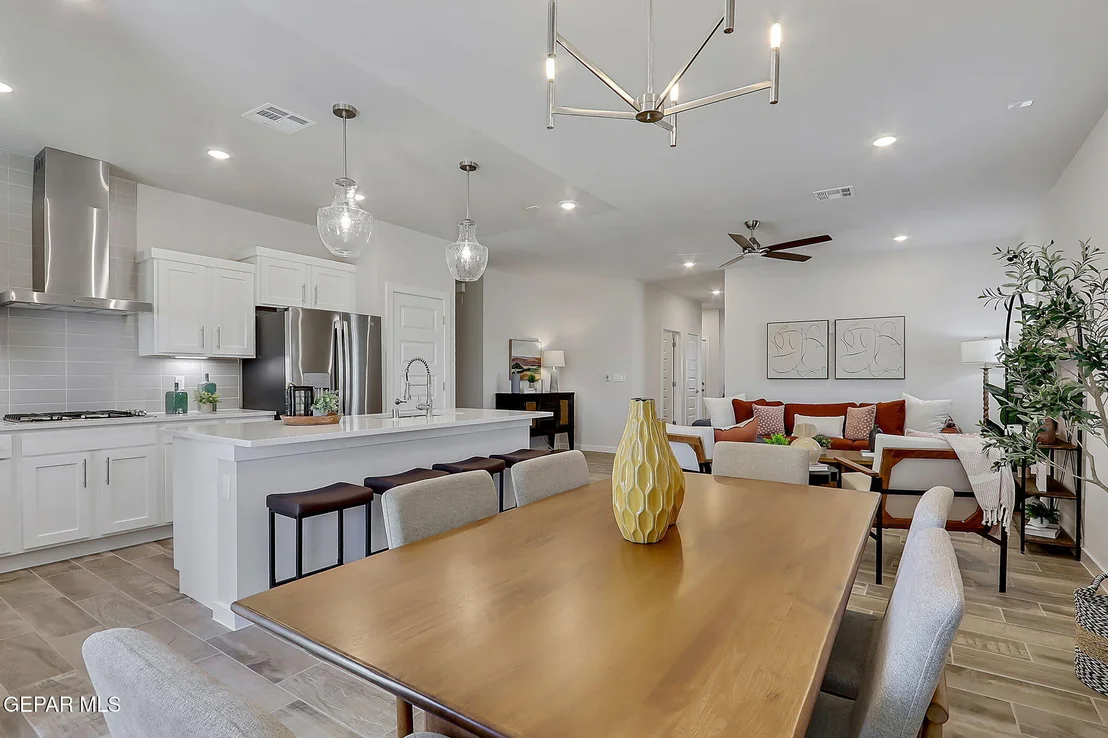 Photo of 924 Nayland Place