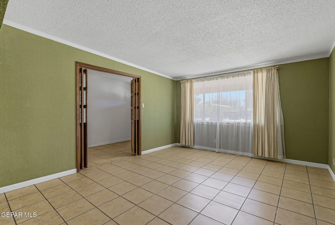 Photo of 10161 BERMUDA Avenue