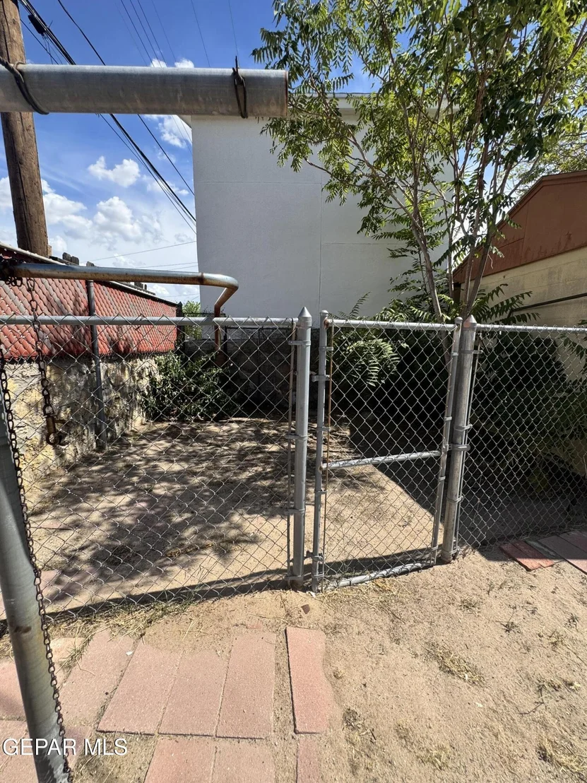 Photo of 828 OLSON Street