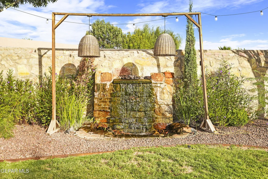 Photo of 5500 VALLEY OAK Drive