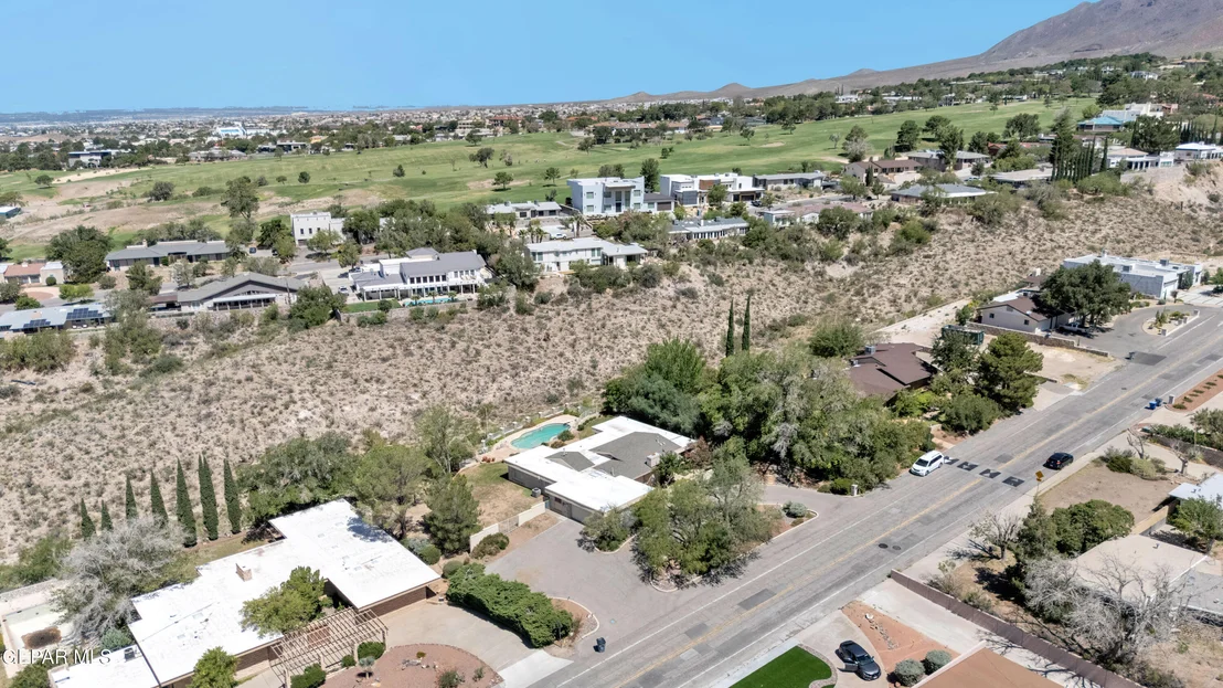 Photo of 913 THUNDERBIRD Drive