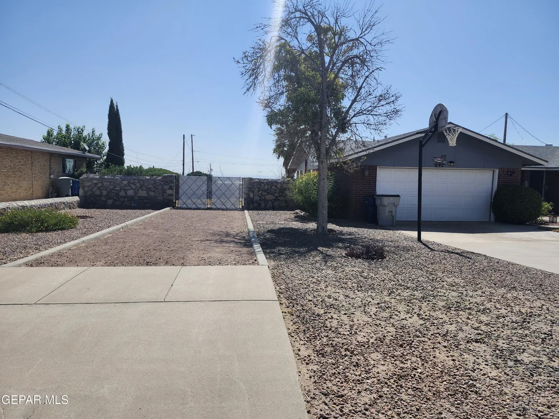 Photo of 8608 LEO Street
