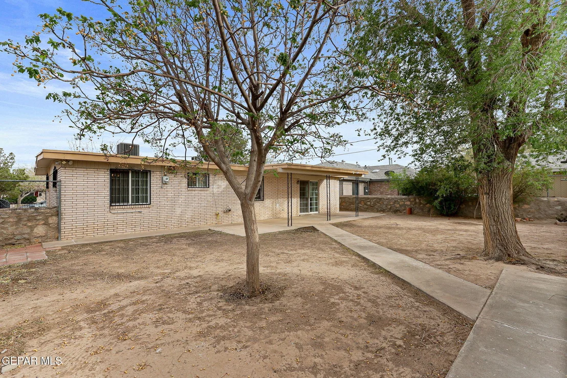 Photo of 233 MANUEL Drive