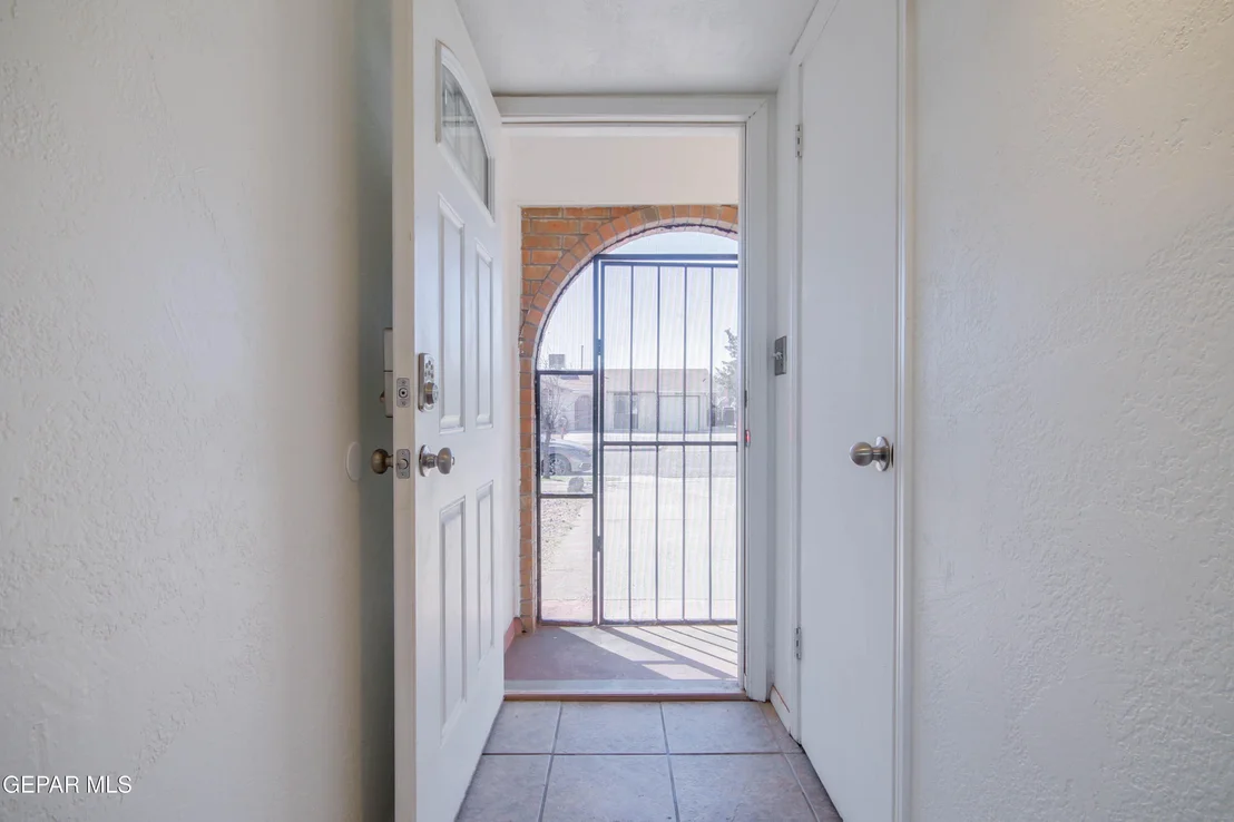 Photo of 5629 LONGVIEW Circle