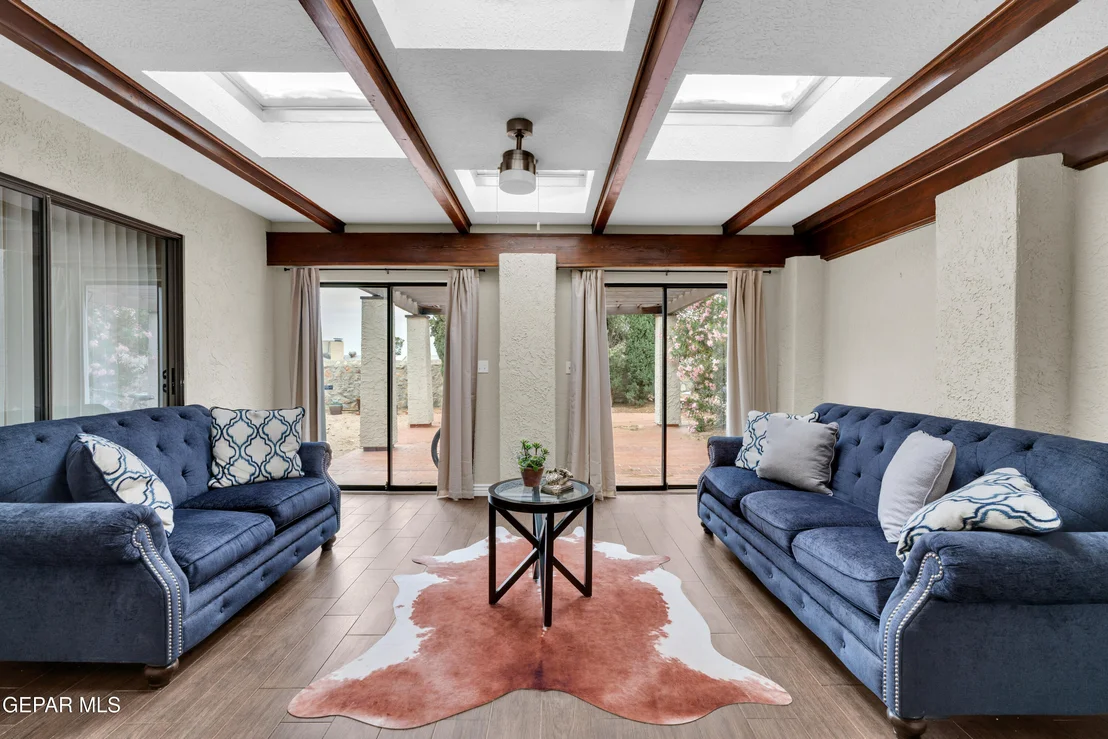 Photo of 425 VALPLANO Drive