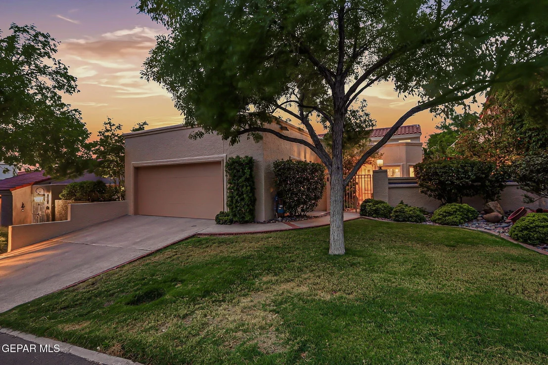 Photo of 1013 LOS JARDINES Circle