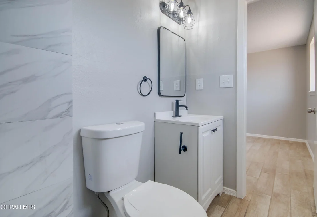 Photo of 6012 SINCLAIR Street