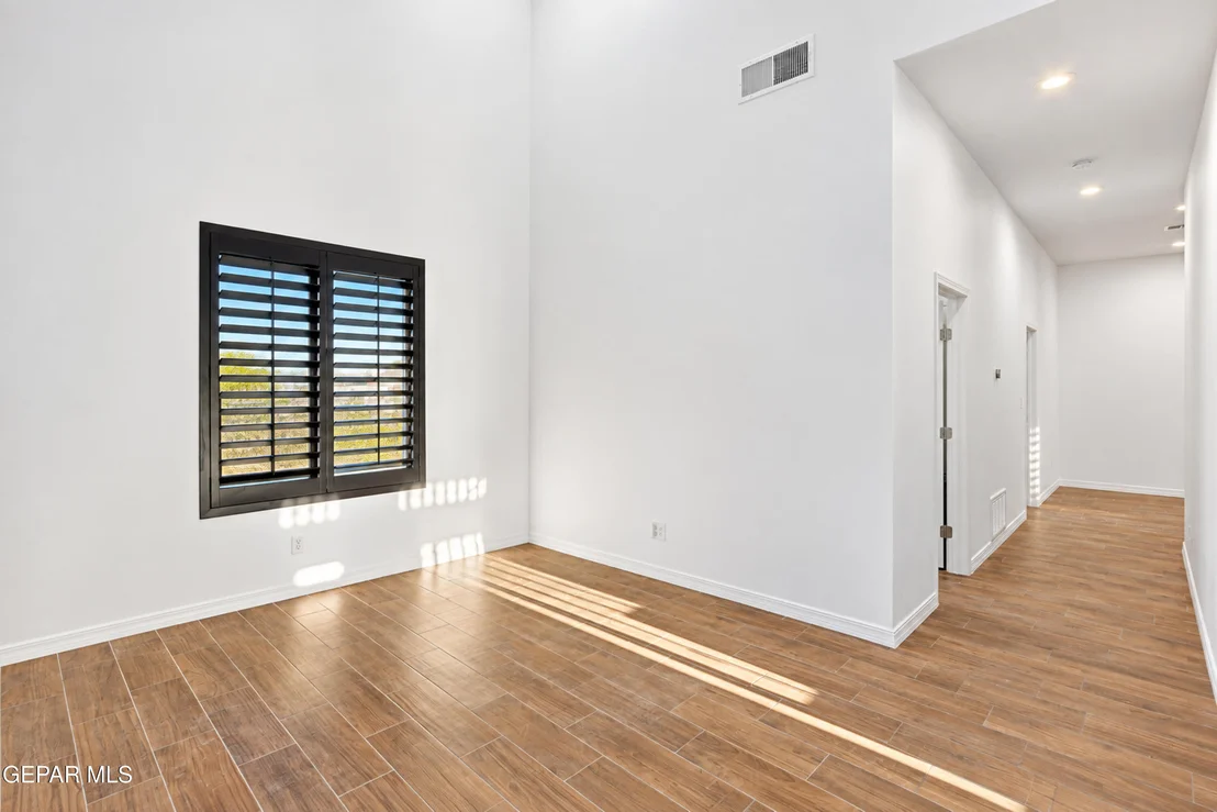 Photo of 817 Jones Point Place