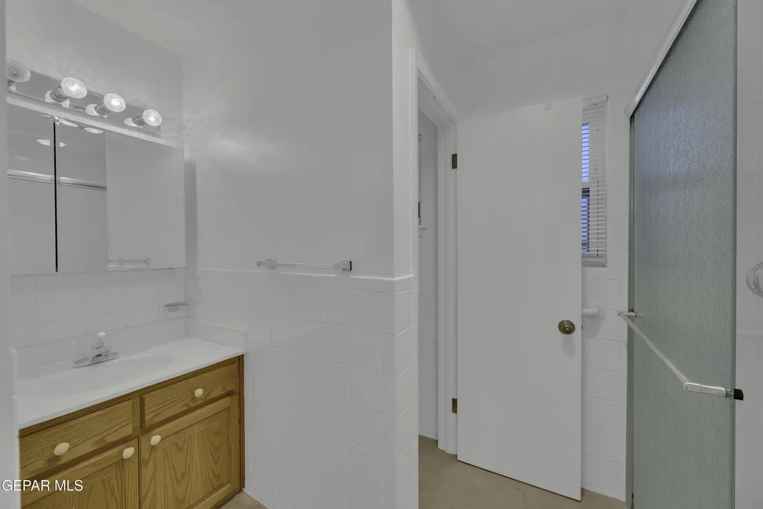 Photo of 612 SOMERSET Drive
