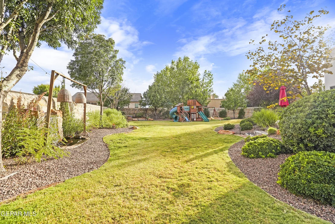 Photo of 5500 VALLEY OAK Drive
