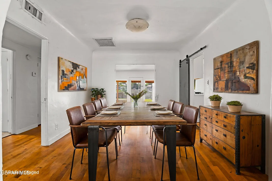 Photo of 810 MESITA Drive