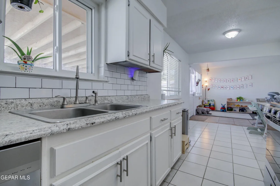 Photo of 5629 LONGVIEW Circle