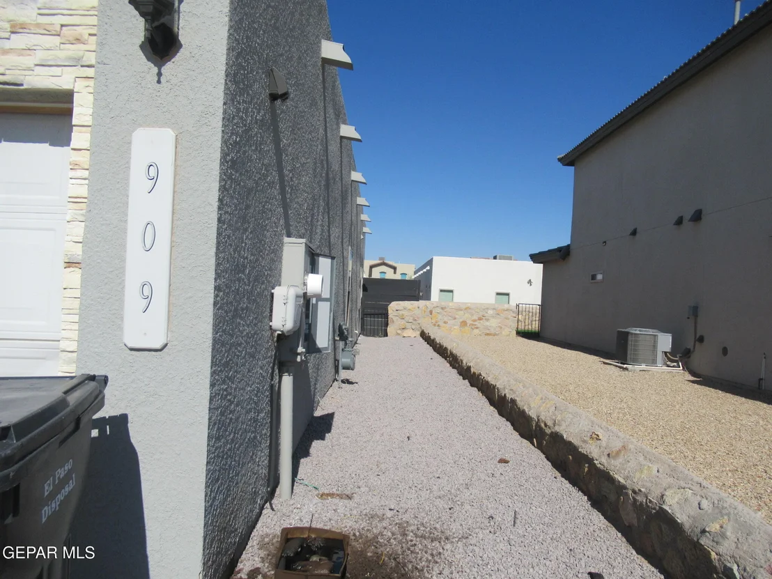 Photo of 909 AIRSHIP Place