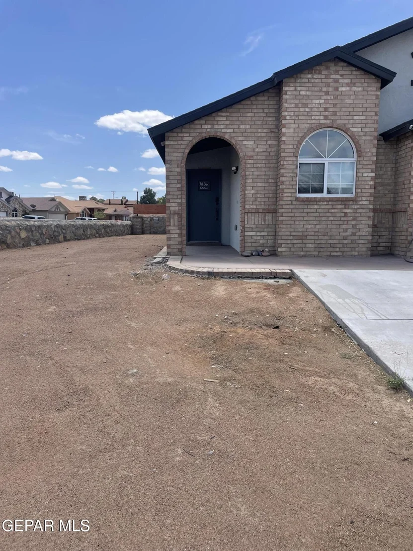 Photo of 472 Valle Suave Drive