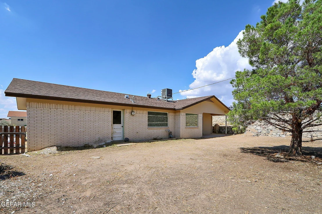 Photo of 7131 Clemente Avenue