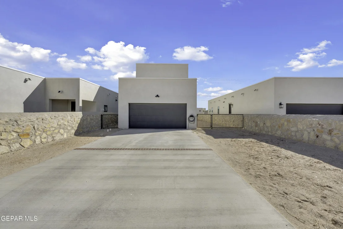 Photo of 14737 PEBBLE HILLS Boulevard