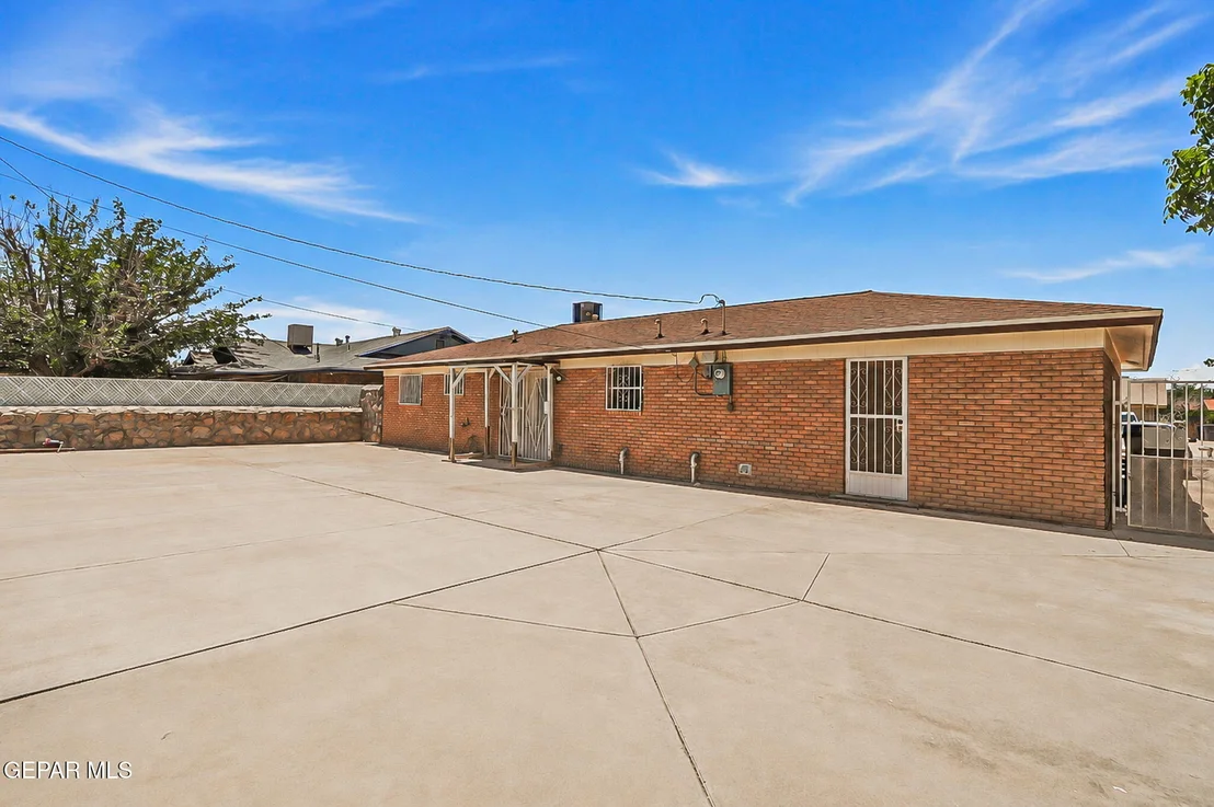 Photo of 3316 DRUMOND Road