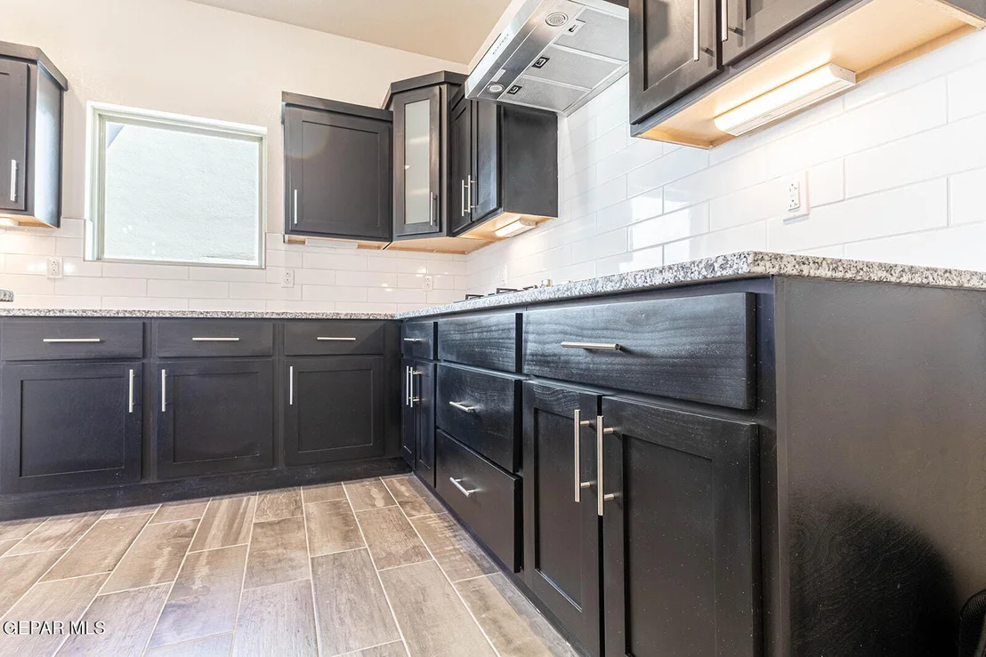 Photo of 933 Nayland Place