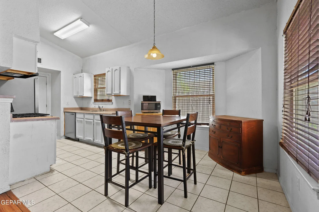 Photo of 5984 CHIPPENDALE Avenue