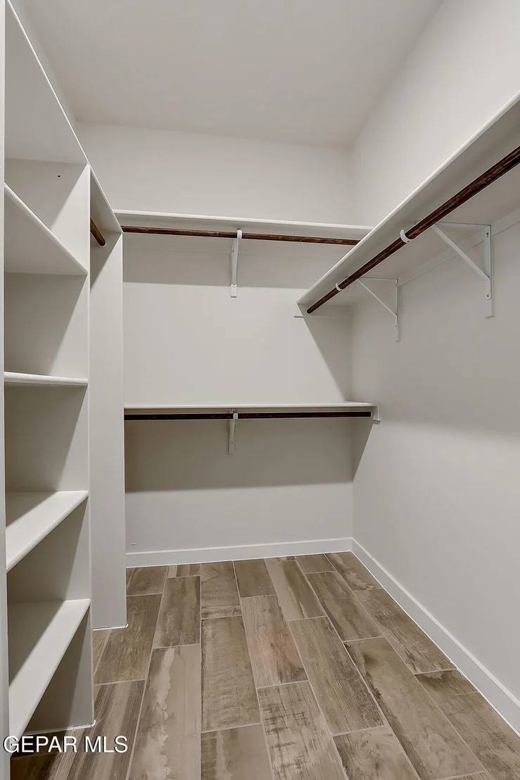 Photo of 924 Nayland Place