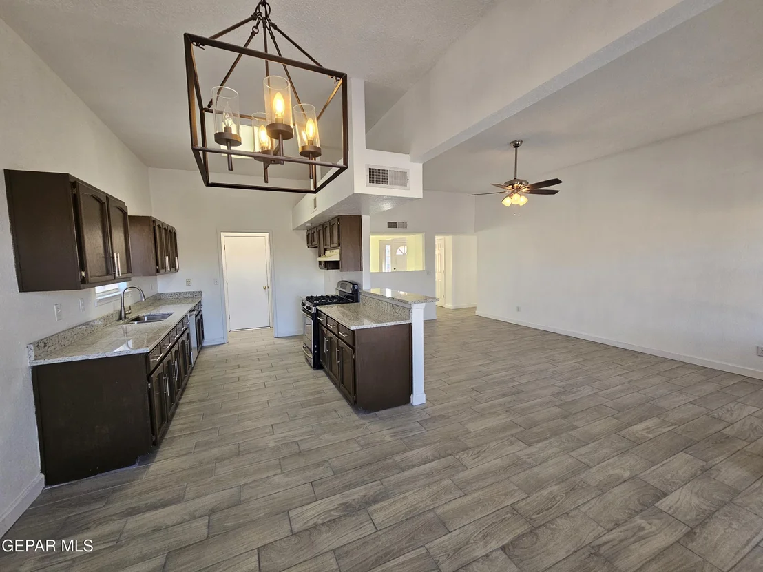 Photo of 2155 SUN MANOR Drive