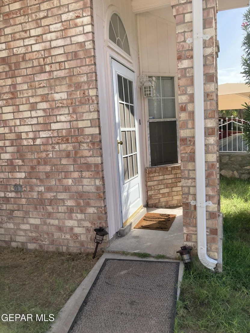 Photo of 9145 BUR OAK Circle