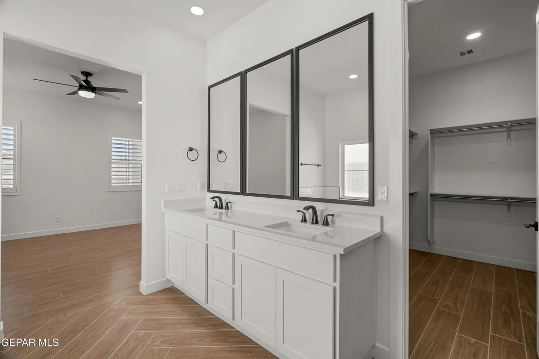 Photo of 15052 Laura Lane