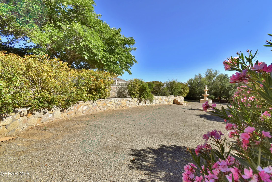 Photo of 849 River Oaks Drive