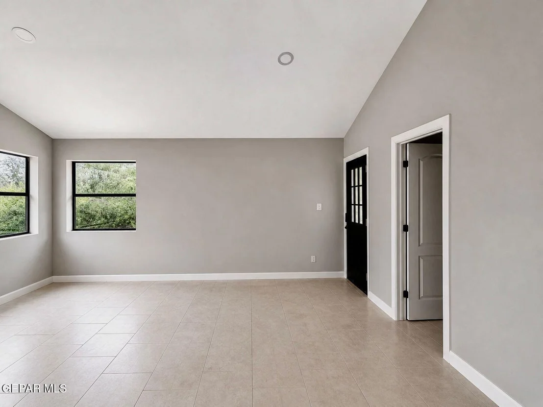 Photo of 775 W BORDERLAND Road