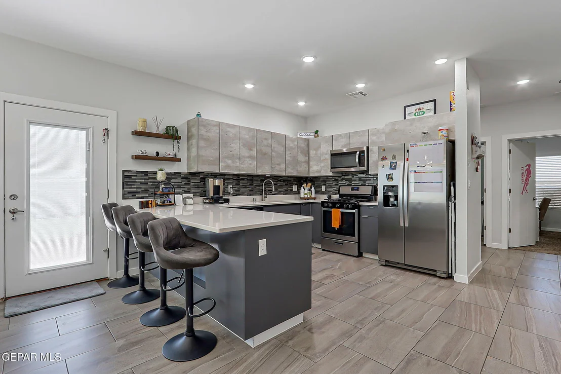 Photo of 424 STETSON Drive