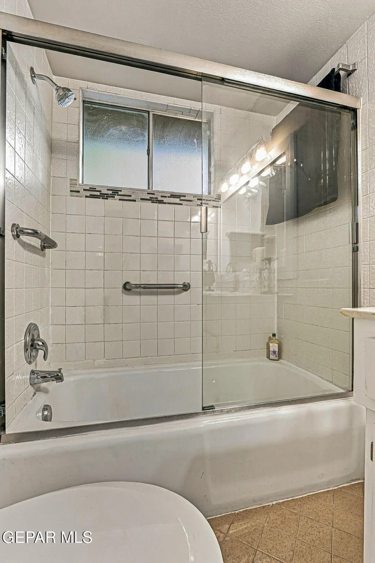 Photo of 220 SERRANIA Drive