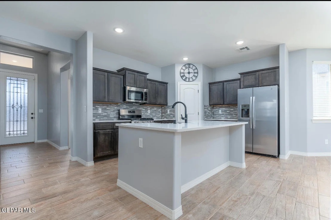 Photo of 572 Issa Circle