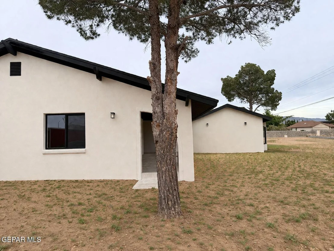 Photo of 775 W BORDERLAND Road