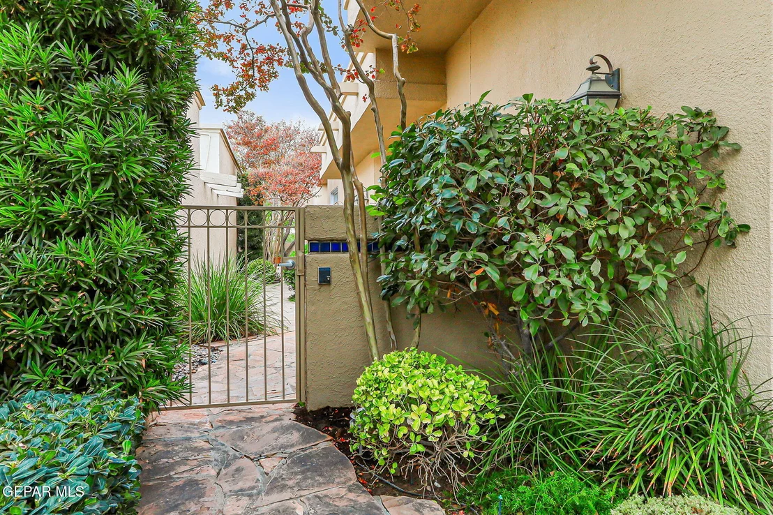 Photo of 1039 LOS JARDINES Circle