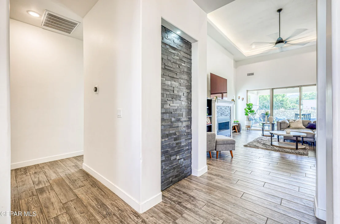 Photo of 5620 RIVER RUN Street