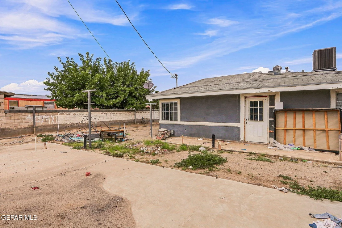 Photo of 1178 YANN Road