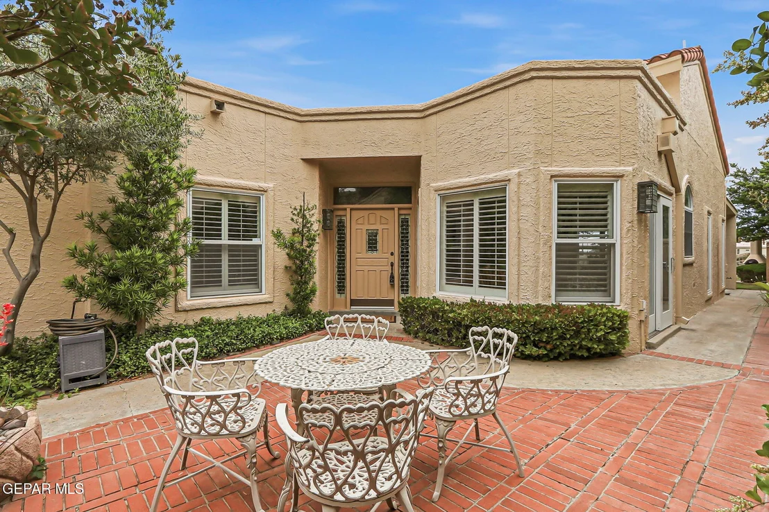 Photo of 1013 LOS JARDINES Circle