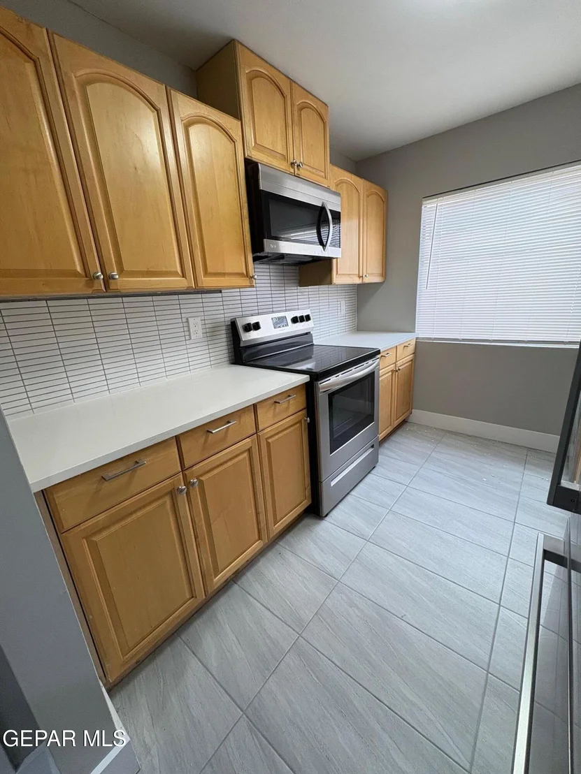 Photo of Unit E5 at 252 SHADOW MOUNTAIN Drive