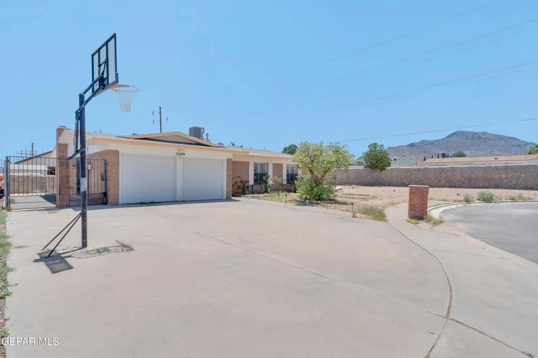 Photo of 5000 MCCORMICK Lane