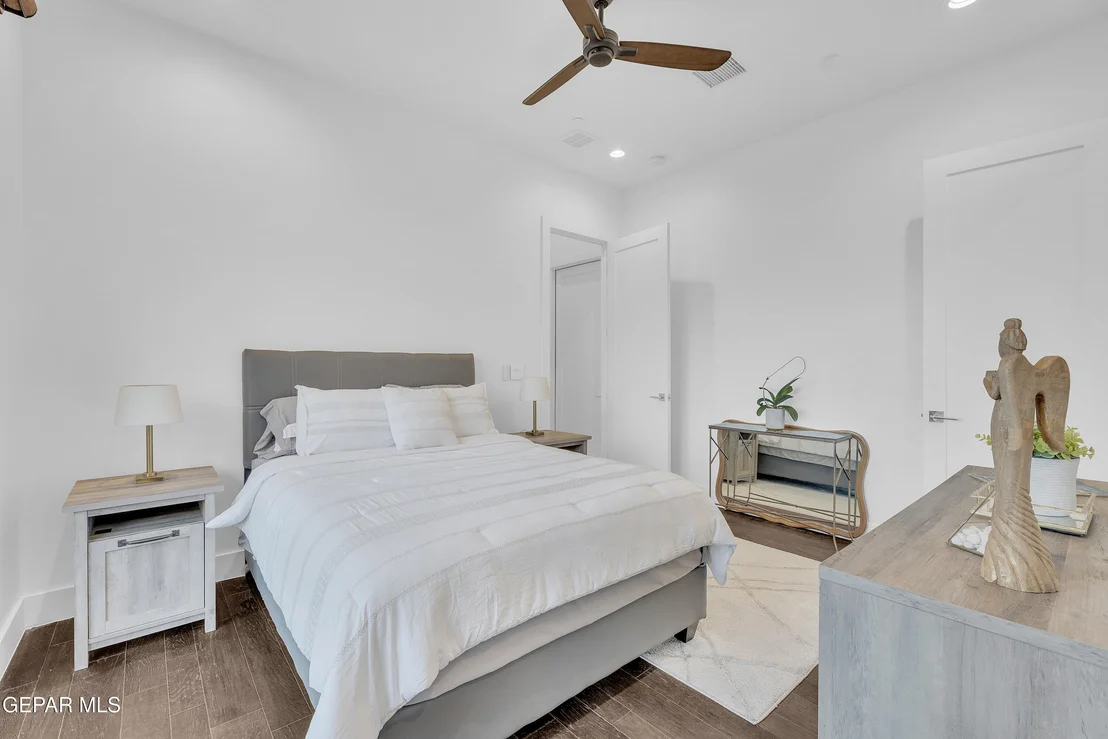 Photo of 386 ROCKY POINTE Drive