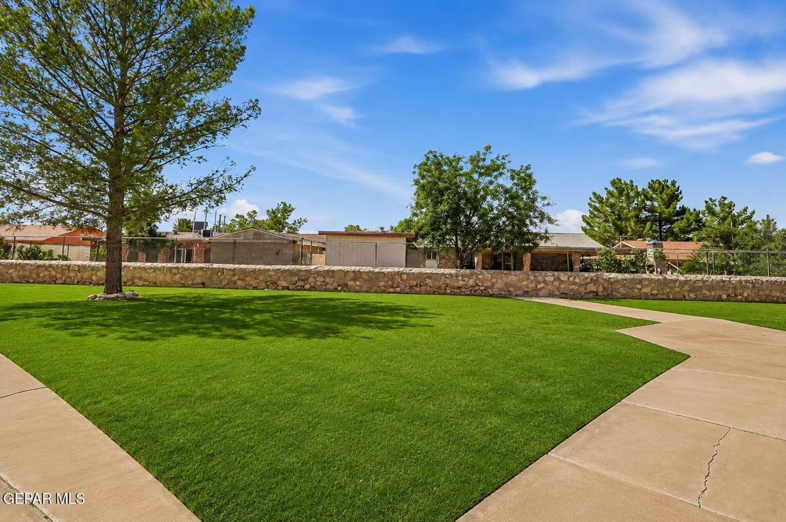 Photo of 8400 FURMAN Place