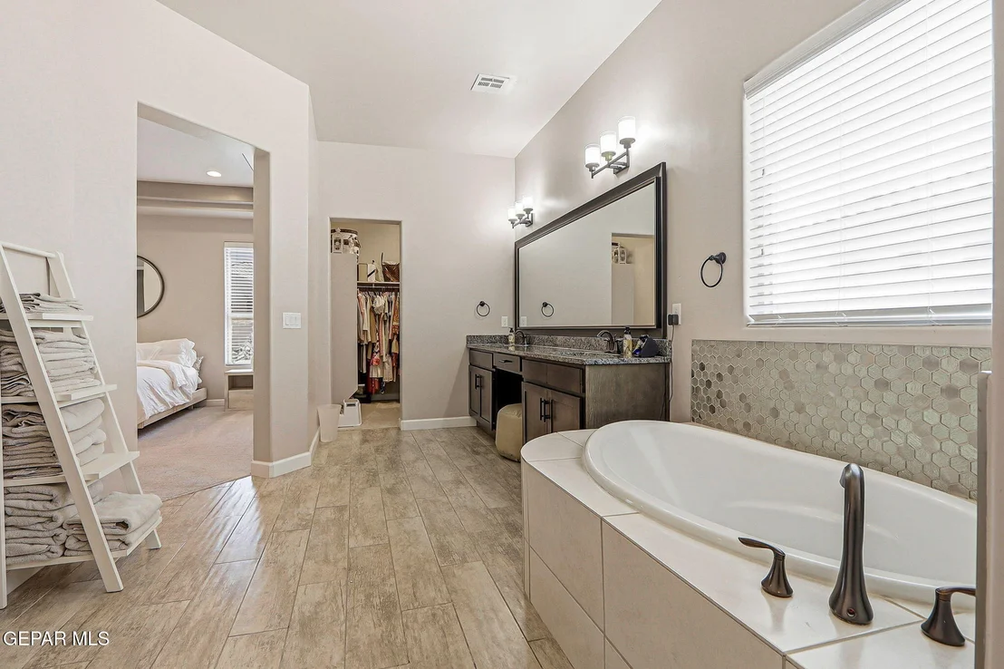 Photo of 5884 Valle Sonar Avenue